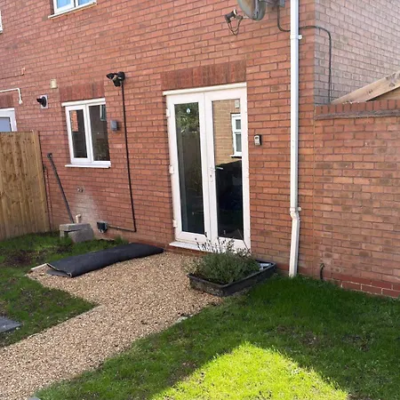 Сasa de vacaciones 3 Bedroom House Sleeps 5 -private Garden -parking Leeds (West Yorkshire)